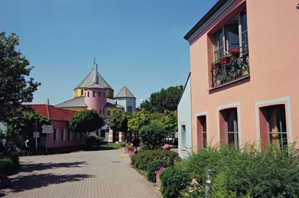 Blick auf die Kirche im Dorf